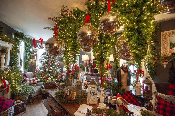 professional-christmas-decoration-services-in-dubai-045864033-big-0